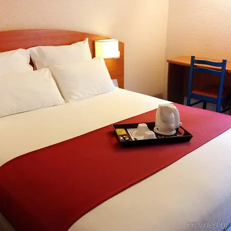 Comfort Bourg En Bresse מלון 2*